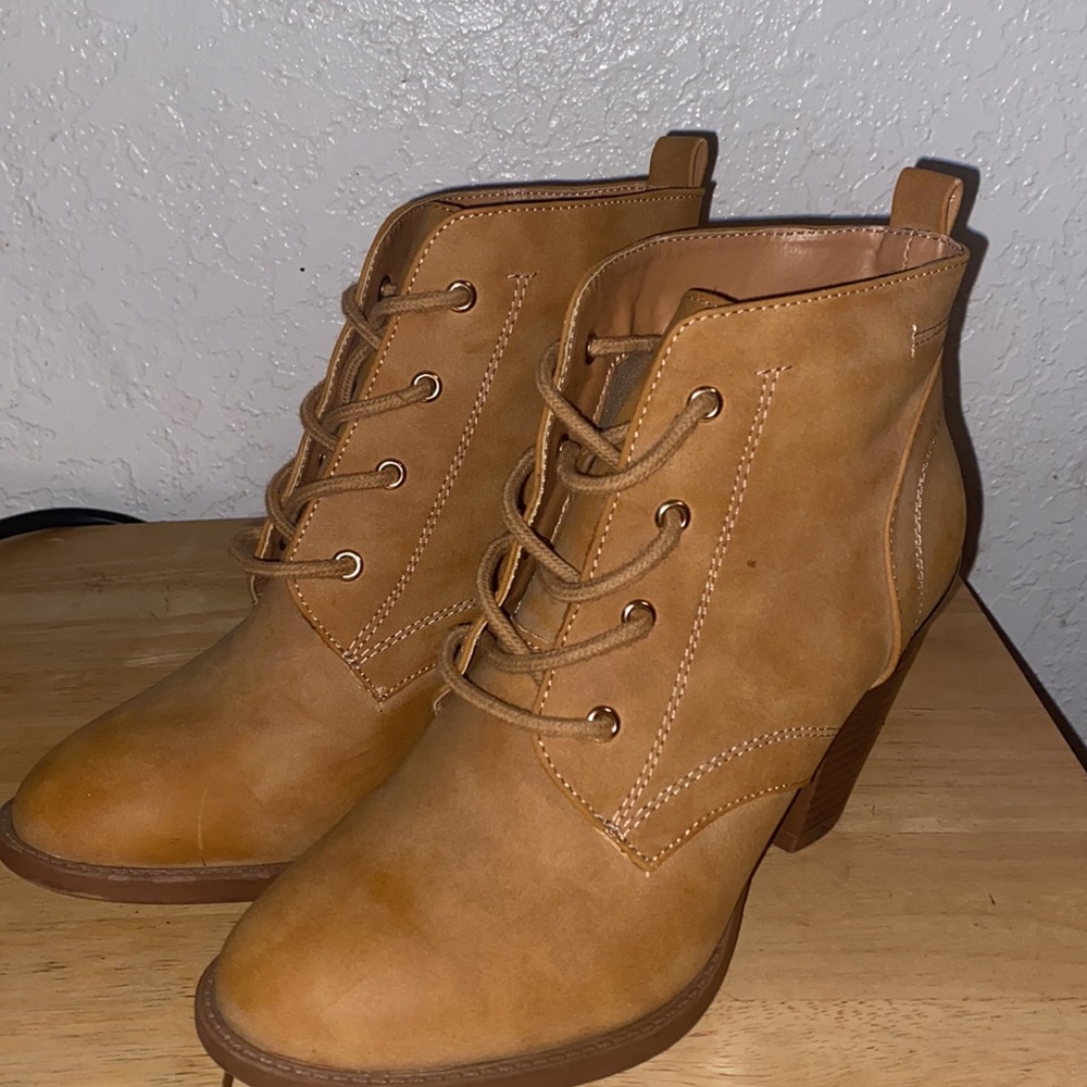 High heels brown boots